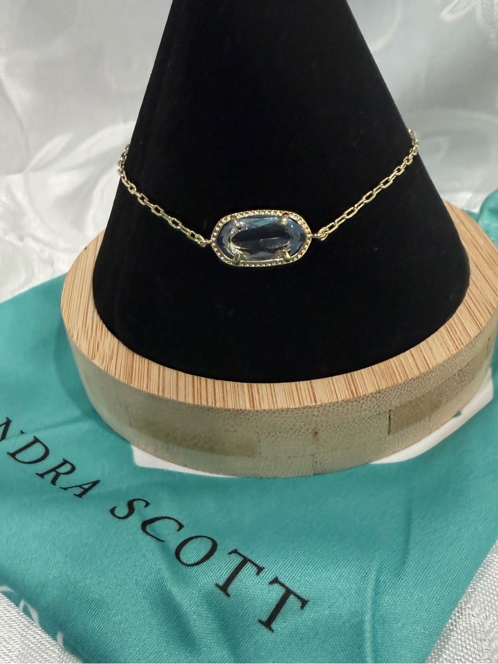 Kendra Scott Gold Bracelet with Blue Stone. Size 7 New